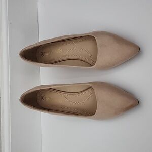 Dream Pairs Women's Moda Low Heel Pump, Nude, Size 6, NWOT